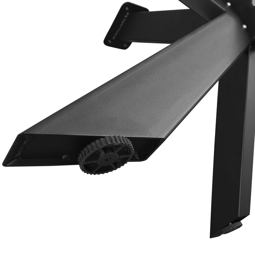 Детайлно изображение на геометрията Double X от RWGMETAL. Конструкцията, изработена от стоманени профили 80x40 мм с изцяло заварени връзки, осигурява максимална торсионна якост. Висококачественото прахово покритие служи като издръжлив защитен слой и подчертава модерния индустриален дизайн за трапезни и конферентни маси.