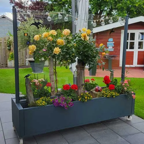 Individuelle Gartenartikel und Pflanzkübel