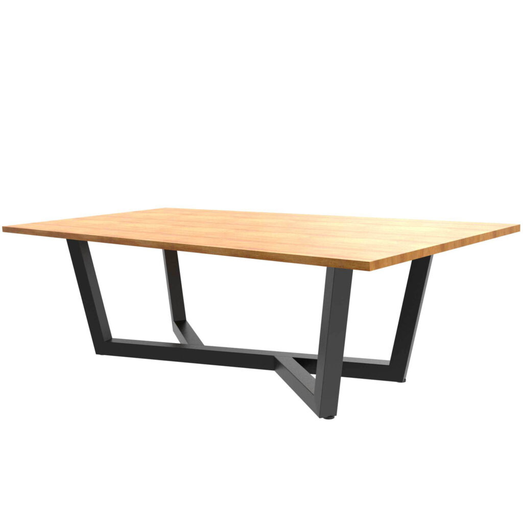 Houten bureau met zwarte metalen poten, gezien vanuit een laag, schuin perspectief.